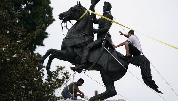 Protestors try to pull down the statue of U.S. President Andrew Jackson in the middle of Lafayette Park in front of the White House during racial inequality protests in Washington, D.C., U.S., June 22, 2020. Protestors try to pull down the statue of U.S. President Andrew Jackson in the middle of Lafayette Park in front of the White House during racial inequality protests in Washington, D.C., U.S., June 22, 2020. - Sputnik International