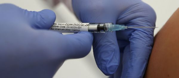 Professor Gottfried Kremsner injects a vaccination against the coronavirus disease (COVID-19) from German biotechnology company CureVac to a volunteer at the start of a clinical test series at his tropical institute of the university clinic in Tuebingen, Germany, June 22, 2020 Professor Gottfried Kremsner injects a vaccination against the coronavirus disease (COVID-19) from German biotechnology company CureVac to a volunteer at the start of a clinical test series at his tropical institute of the university clinic in Tuebingen, Germany, June 22, 2020 - Sputnik International