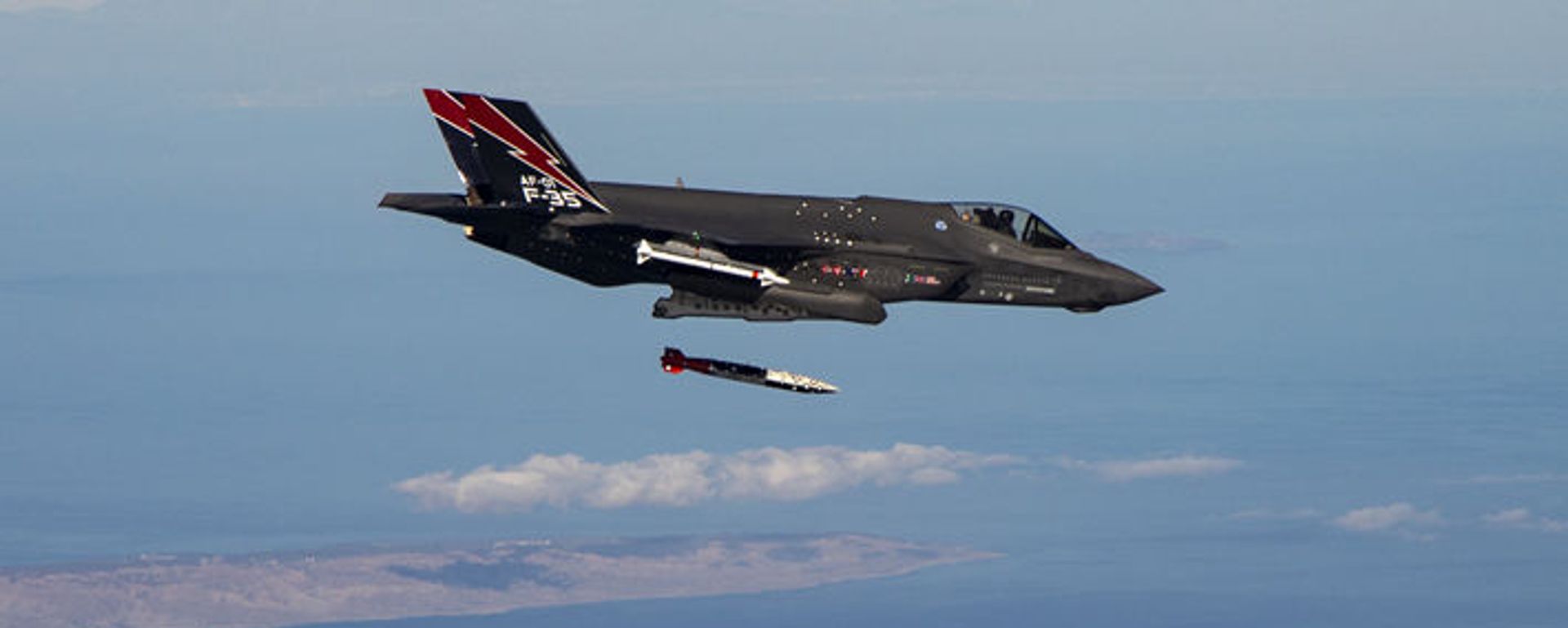 An F-35A releases ordnance during a dual capable aircraft (DCA) test flight in the skies above Edwards Air Force Base, California, on February 6, 2020. - Sputnik International, 1920, 31.08.2023