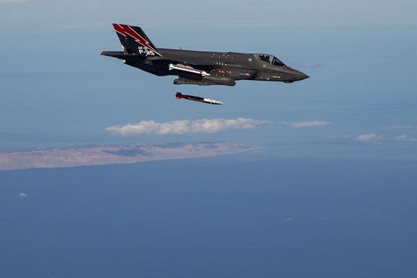Photos: F-35A Tests Dropping Nuclear Bombs in Trove of Images Released by Pentagon - Sputnik International