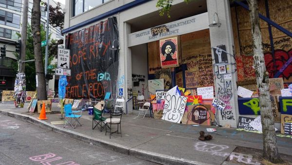 Seattle Police Department East Precinct amid protests against police brutality in June 2020 - Sputnik International