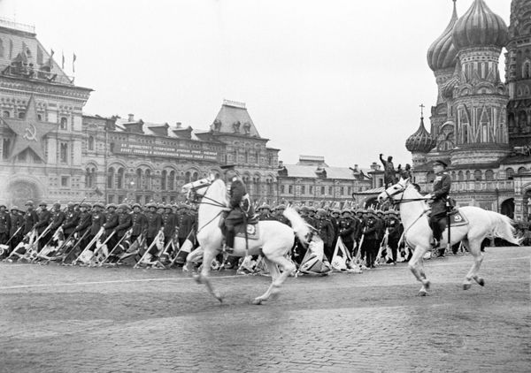 The first parade to mark the victory of the USSR over Germany was commanded by Marshal of the Soviet Union K.K. Rokossovsky and hosted by Marshal of the Soviet Union G.K. Zhukov. - Sputnik International