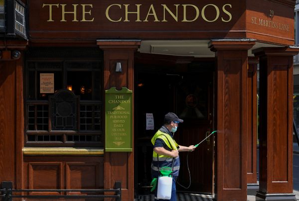 Pubs Open Before Gyms, Sums Up Our Country: Twitter Reacts to England Lockdown Update Pubs Open Before Gyms, Sums Up Our Country: Twitter Reacts to England Lockdown Update - Sputnik International