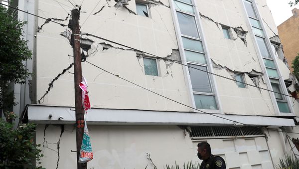 A damaged building is seen after an earthquake in Mexico City, Mexico June 23, 2020. The building had already been damaged in a 2017 earthquake - Sputnik International