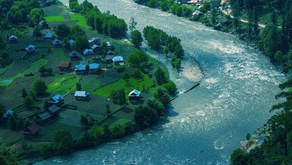 A view of Neelum River in Keran, Neelum Valley, where Indian Kashmir is on the left side while Pakistani Kashmir is on the right - Sputnik International