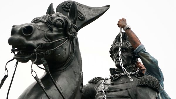 Protestors try to pull down statue of U.S. President Andrew Jackson in front of the White House in Washington - Sputnik International