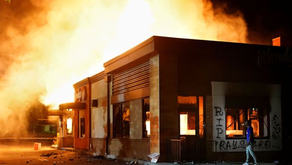 A Wendy’s burns in Atlanta - Sputnik International