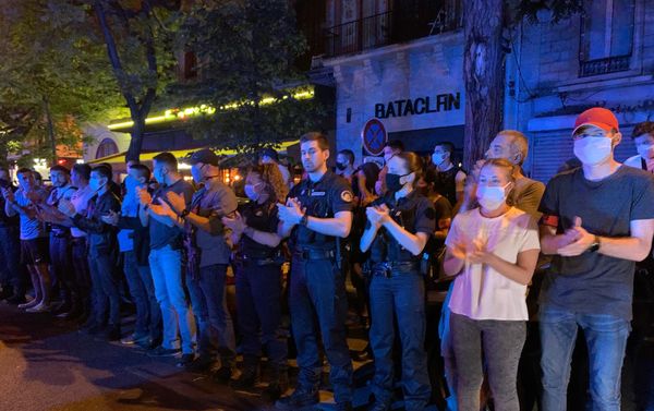 French officers protest against Castaner's announcements in front of the Bataclan on 26-27 June 2020 French officers protest against Castaner's announcements in front of the Bataclan on 26-27 June 2020 - Sputnik International