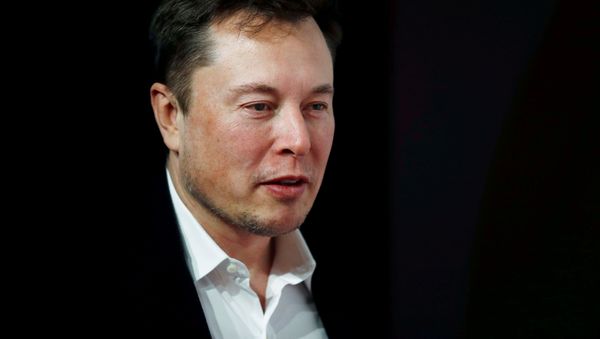 SpaceX owner and Tesla CEO Elon Musk arrives on the red carpet for the automobile awards Das Goldene Lenkrad (The golden steering wheel) given by a German newspaper in Berlin, Germany, November 12, 2019 - Sputnik International