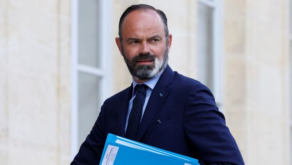 French Prime Minister Edouard Philippe arrives for a meeting with members of the Citizens' Convention on Climate (CCC), to discuss over environment proposals at the Elysee Palace in Paris, France June 29, 2020.  - Sputnik International