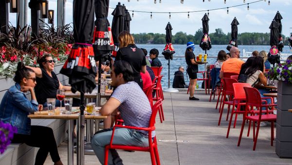 People enjoy drinks and food at Amsterdam Brewhouse's patio, as the provincial phase 2 of reopening from the coronavirus disease (COVID-19) restrictions begins in Toronto, Ontario, Canada June 24, 2020. People enjoy drinks and food at Amsterdam Brewhouse's patio, as the provincial phase 2 of reopening from the coronavirus disease (COVID-19) restrictions begins in Toronto, Ontario, Canada June 24, 2020. - Sputnik International