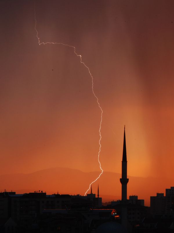 Lightning streaks through the sky above Ankara, Turkey Lightning streaks through the sky above Ankara, Turkey - Sputnik International