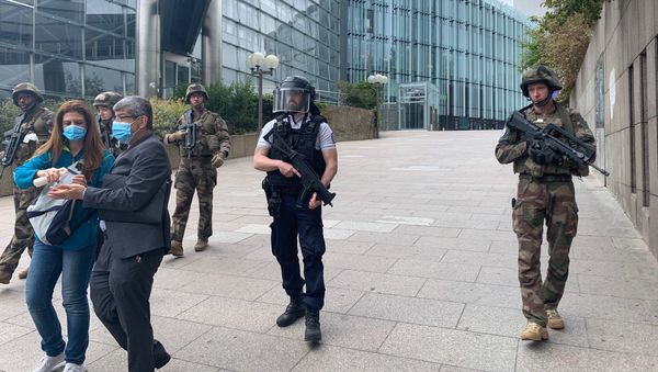 Police special operation takes place in the Quatre Temps shopping center in the business suburb of Paris - Sputnik International