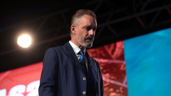 Jordan Peterson speaking with attendees at the 2018 Student Action Summit hosted by Turning Point USA at the Palm Beach County Convention Center in West Palm Beach, Florida - Sputnik International