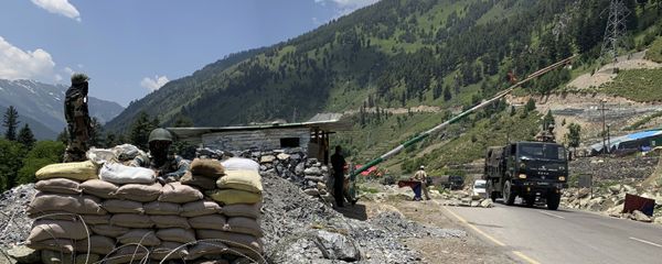 Indian paramilitary soldiers keep guard as Indian army convoy moves on the Srinagar-Ladakh highway at Gagangeer, north-east of Srinagar, India, Thursday, June 18, 2020. Indian paramilitary soldiers keep guard as Indian army convoy moves on the Srinagar-Ladakh highway at Gagangeer, north-east of Srinagar, India, Thursday, June 18, 2020. - Sputnik International