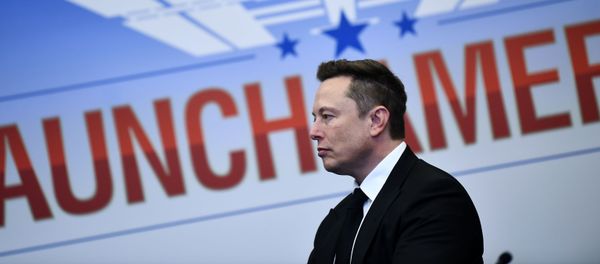 Elon Musk looks on as US President Donald Trump attends SpaceX launch at the Kennedy Space Center in Florida on May 27, 2020. - Sputnik International