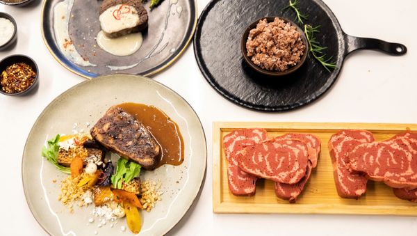 Dishes consisting of 3D printed plant-based meat mimicking real beef and produced by Israeli start-up Redefine Meat are seen during a demonstration for Reuters at their facility in Rehovot, Israel June 29, 2020 - Sputnik International