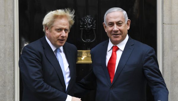 Britain's Prime Minister Boris Johnson greets Israeli Prime Minister Benjamin Netanyahu on the doorstep of 10 Downing Street, in London, Thursday, Sept. 5, 2019. - Sputnik International