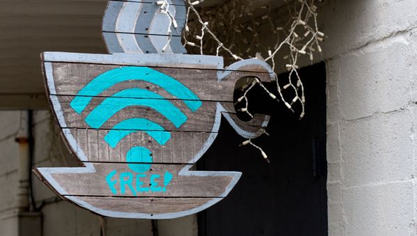 Free WiFi sign at a cafe - Sputnik International