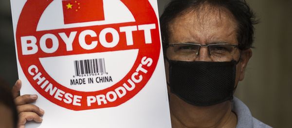 An Indian journalist holds a placard calling for boycott of Chinese products An Indian journalist holds a placard calling for boycott of Chinese products - Sputnik International