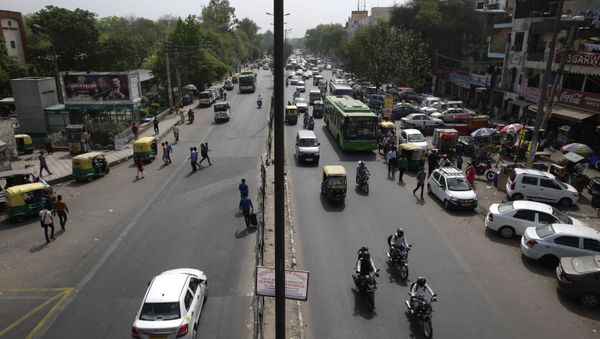 Few vehicles are seen plying on the otherwise severely busy Mehrauli Badarpur road during rush hour in New Delhi, India, Friday, April 15, 2016 Few vehicles are seen plying on the otherwise severely busy Mehrauli Badarpur road during rush hour in New Delhi, India, Friday, April 15, 2016 - Sputnik International