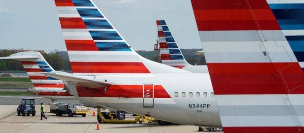  A member of a ground crew walks past American Airlines planes parked at the gate during the coronavirus disease (COVID-19) outbreak at Ronald Reagan National Airport in Washington, U.S., April 5, 2020. - Sputnik International