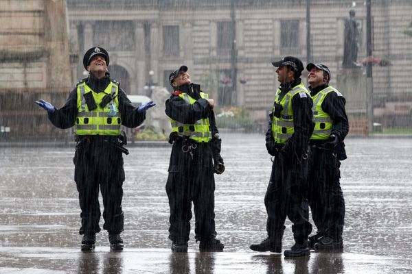 Police monitor in George Square, Glasgow on June 27, 2020, after reports that a loyalist demonstration was due take place following a stabbing incident at the Park Inn Hotel the previous day Police monitor in George Square, Glasgow on June 27, 2020, after reports that a loyalist demonstration was due take place following a stabbing incident at the Park Inn Hotel the previous day - Sputnik International
