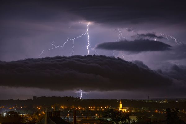 Lightning flashes across the sky in Nagykanizsa, Hungary. Lightning flashes across the sky in Nagykanizsa, Hungary. - Sputnik International
