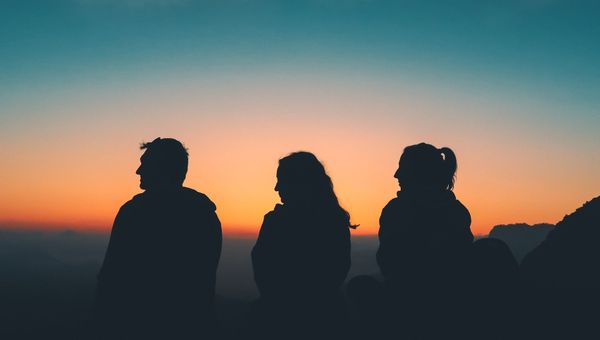 a man and two women - Sputnik International