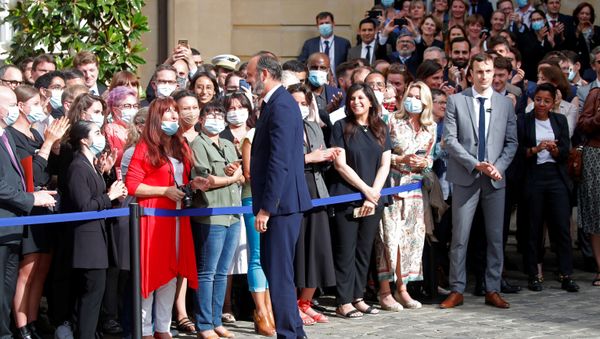 Edouard Philippe, outgoing French Prime Minister, shakes hands with staff members during the official handover ceremony with newly appointed French Prime Minister Jean Castex at Hotel Matignon, the French prime minister's official residence, in Paris, France, July 3, 2020 - Sputnik International
