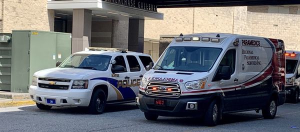 Photo allegedly taken at shooting scene at Hoover's Riverchase Galleria showing police and emergency services presence - Sputnik International