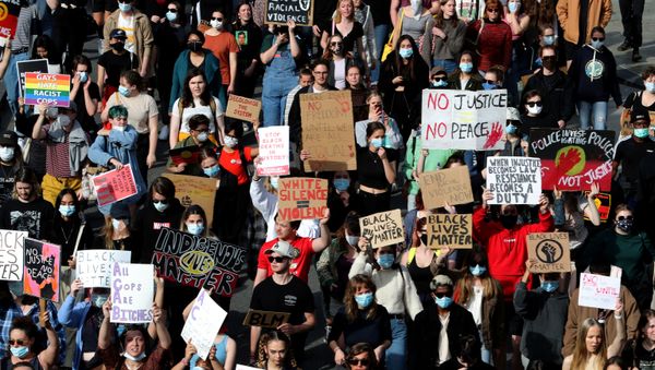 Protesters take part in a Black Lives Matter (BLM) rally in Australia - Sputnik International