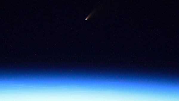 Photo of C/2020 F3 comet made by Russian cosmonaut Ivan Vagner from the International Space Station - Sputnik International