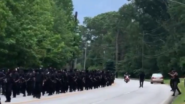 Demonstrators March Through Georgia Confederate Park - Sputnik International