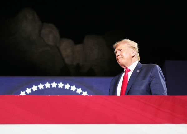 South Dakota Governor Was Exposed to COVID-19 Before Flying on Air Force One With Trump, Report Says South Dakota Governor Was Exposed to COVID-19 Before Flying on Air Force One With Trump, Report Says - Sputnik International
