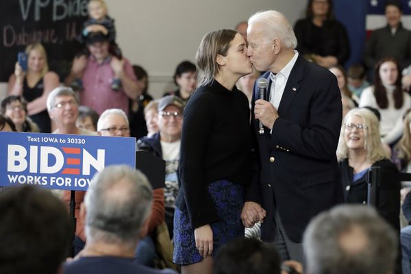 Most Memorable Kisses of Top Political Figures Most Memorable Kisses of Top Political Figures - Sputnik International
