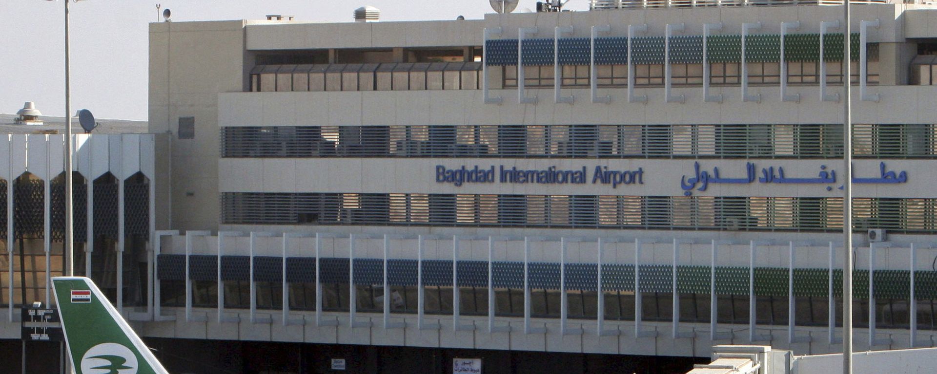 In this Dec. 28, 2005 file photo, an Iraqi Airways plane sits on the tarmac at Baghdad International Airport. European and Dubai-based airlines have begun rerouting flights over Iraqi airspace as a security precaution, though Iraq says its skies are safe - Sputnik International, 1920, 30.09.2026