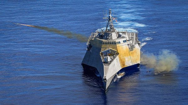 USS Gabrielle Giffords (LCS-10) launches a Naval Strike Missile USS Gabrielle Giffords (LCS-10) launches a Naval Strike Missile - Sputnik International