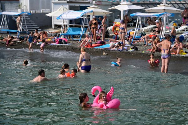 Adults and children enjoy summer on the 'Circus' beach in Sochi - Sputnik International