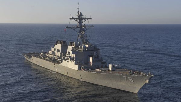 In this image provided by the U.S. Navy, the guided-missile destroyer USS Porter (DDG 78) transits the Mediterranean Sea on March 9, 2017 - Sputnik International