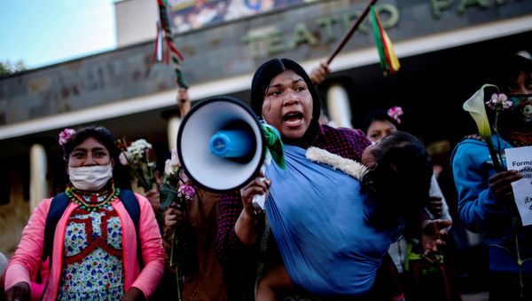 Demonstrators with face masks protest in front of a military battalion, against the reported rape of an Embera Chami indigenous girl by soldiers, in Bogota, Colombia June 29, 2020. REUTERS/Luisa Gonzalez   TPX IMAGES OF THE DAY - Sputnik International