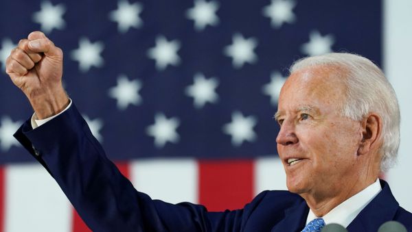 Democratic U.S. presidential candidate and former Vice President Joe Biden thrusts his fist while answering questions from reporters during a campaign event in Wilmington, Delaware, U.S., June 30, 2020. - Sputnik International