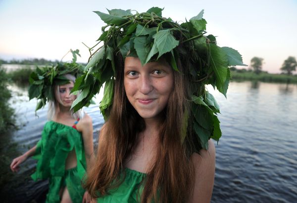 Girls at Ivan Kupala festivities on the shore of the Pripyat River in the ancient Belarusian city of Turov. Girls at Ivan Kupala festivities on the shore of the Pripyat River in the ancient Belarusian city of Turov. - Sputnik International