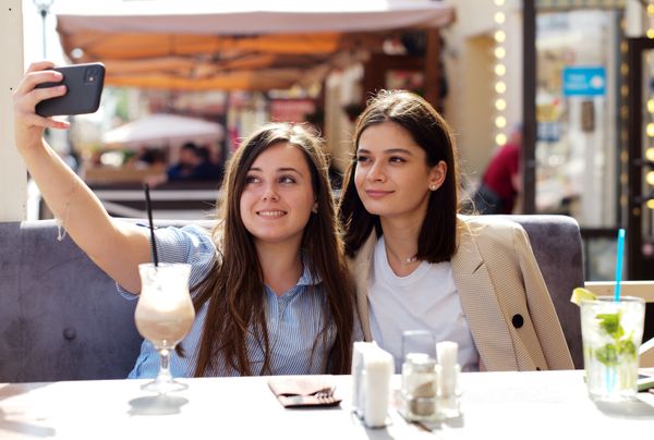 Girls in a summer cafe on Old Arbat street after the quarantine in Moscow was lifted. Girls in a summer cafe on Old Arbat street after the quarantine in Moscow was lifted. - Sputnik International