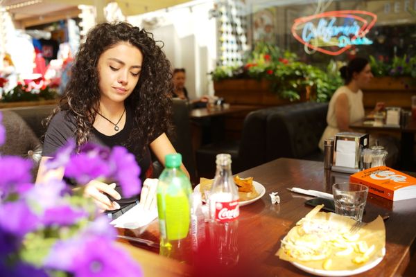 A girl in a summer cafe on the Old Arbat street after quarantine in Moscow was lifted. A girl in a summer cafe on the Old Arbat street after quarantine in Moscow was lifted. - Sputnik International
