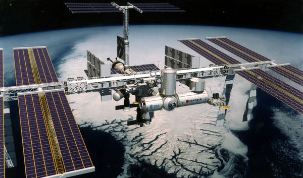 ISS to welcome first full crew - Sputnik International