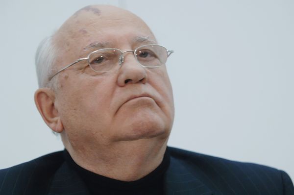 Gorbachev wasted possible gains from Berlin Wall's fall - experts - Sputnik International