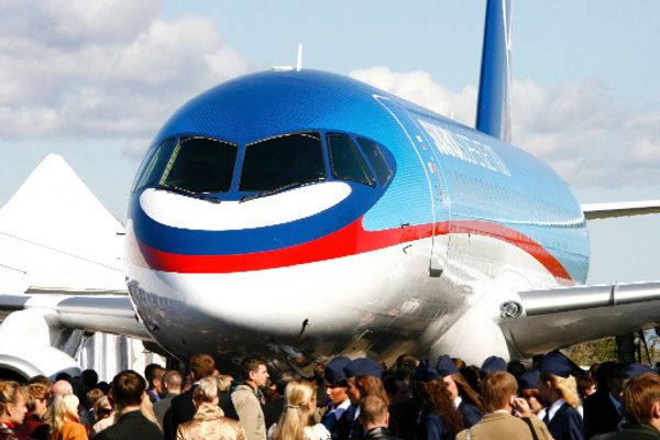 Russia's Superjet 100 makes debut flight at Le Bourget  - Sputnik International