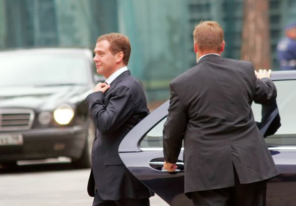 Medvedev arrives in Far East for Russia-EU summit Medvedev arrives in Far East for Russia-EU summit - Sputnik International