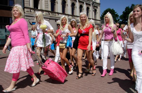 Blonde girls parade in Riga - Sputnik International
